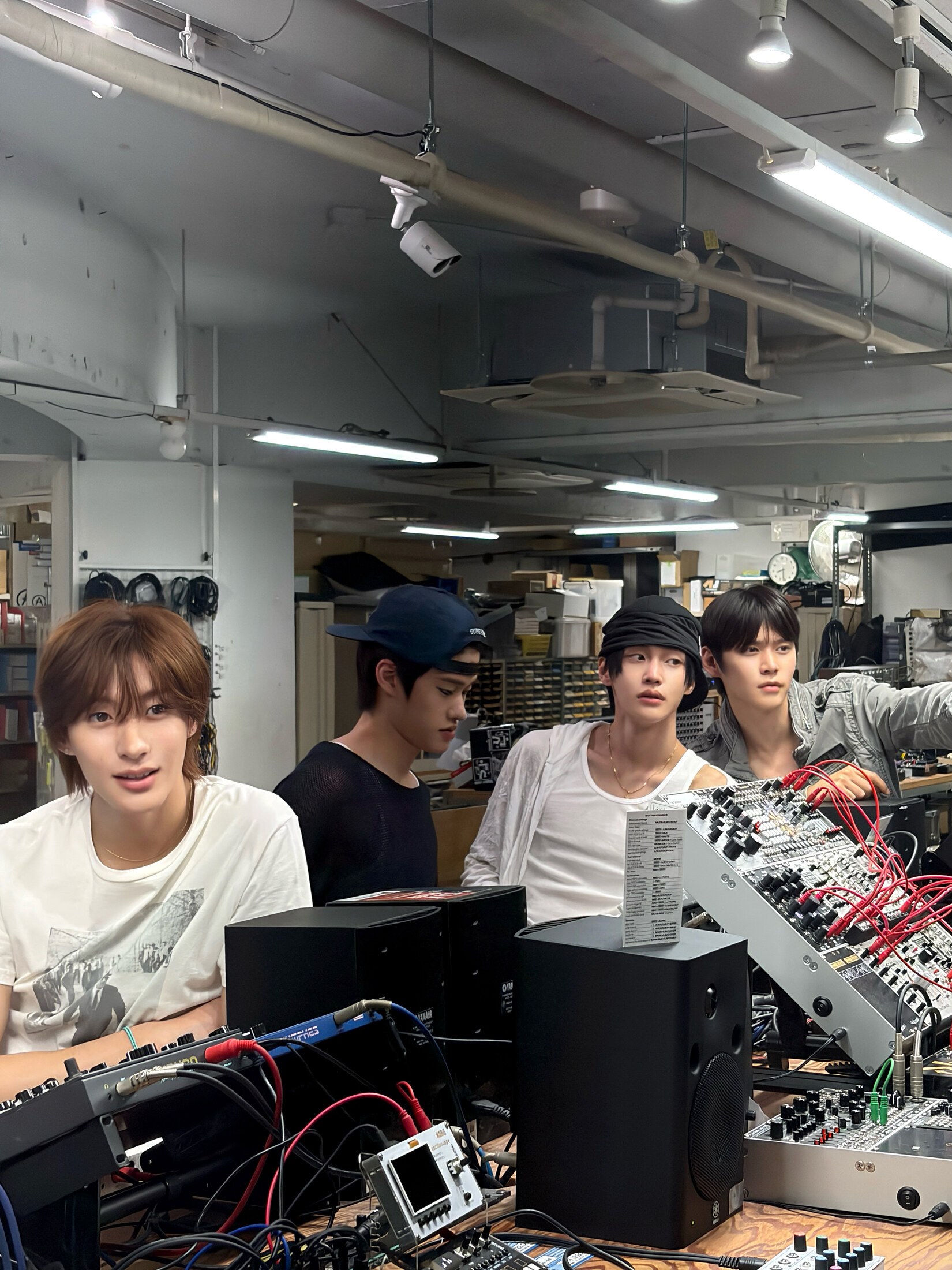 EUNSEOK + WONBIN + SOHEE + ANTON / Audio Equipment Store 4